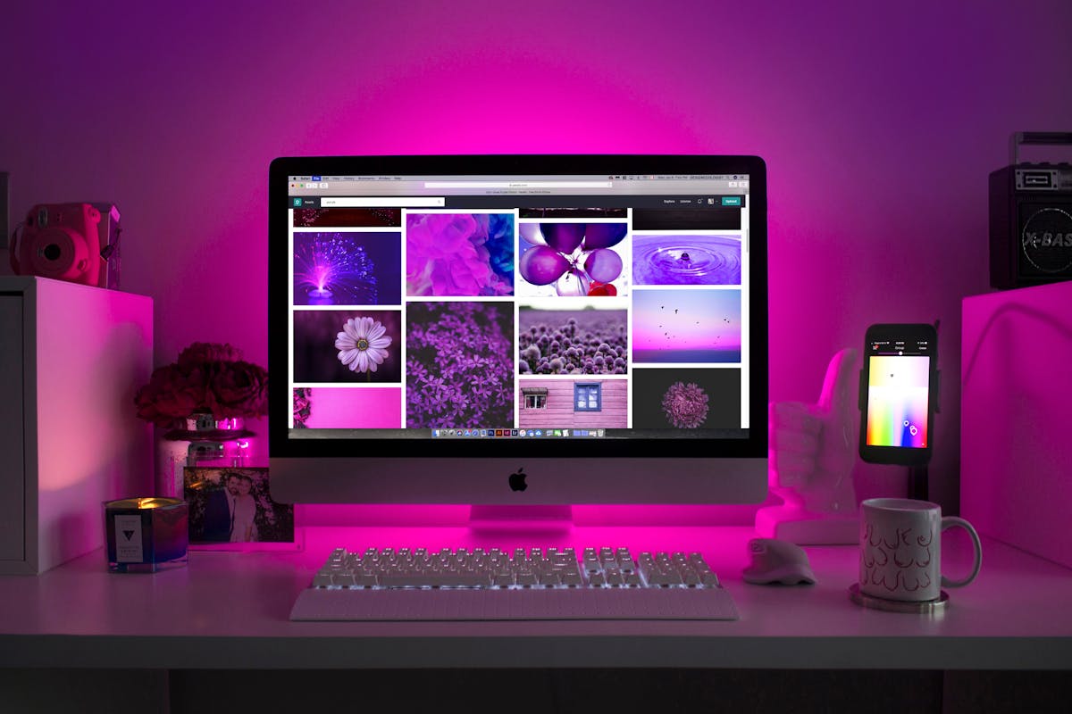 Apple MacBook Pro Desk Setup